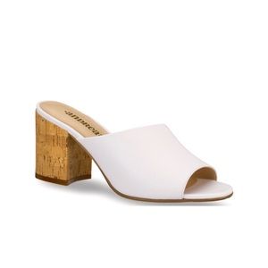 🆕 Cute white heels 💗